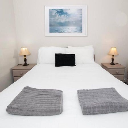 Cormorant - Beautiful 2 Bed Apartment With Sea Views Old Town 스카버러 외부 사진